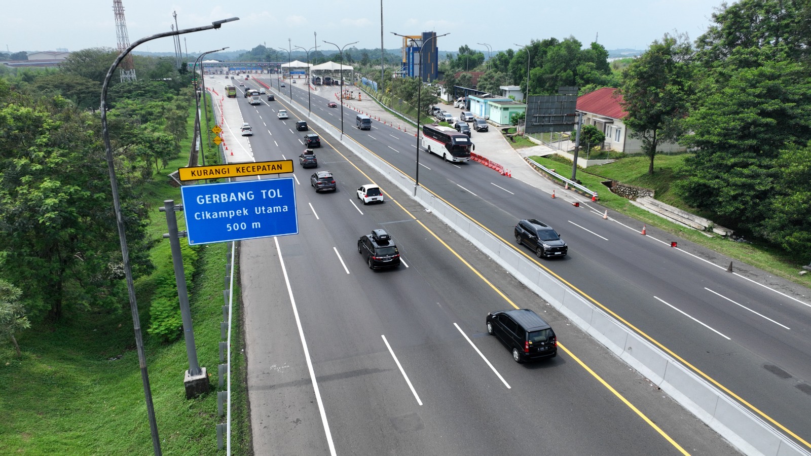 Kendaraan melintas di jalan tol. (Foto/Jasa Marga).