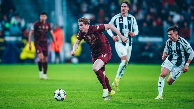 Pemain Manchester City Kevin de Bruyne menggiring bola. (Foto/mancity.com)