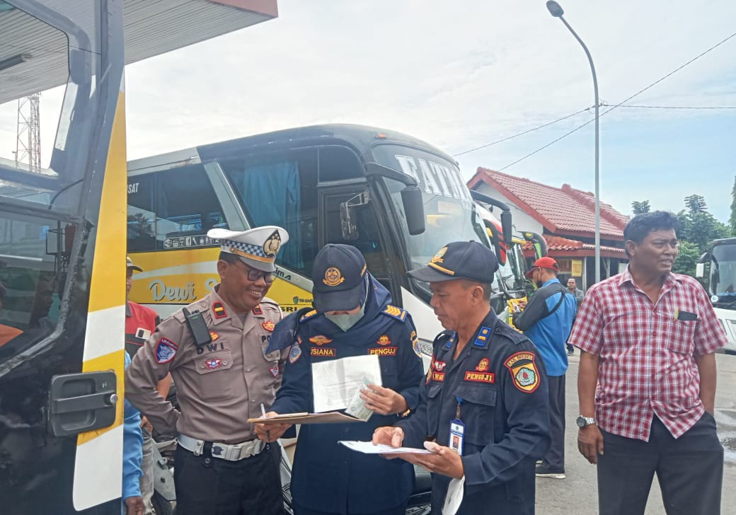 Dishub Jateng Siagakan Posko hingga Lakukan Cek Kelaikan Armada Transportasi. (Foto/kontributor/febry mustafat).