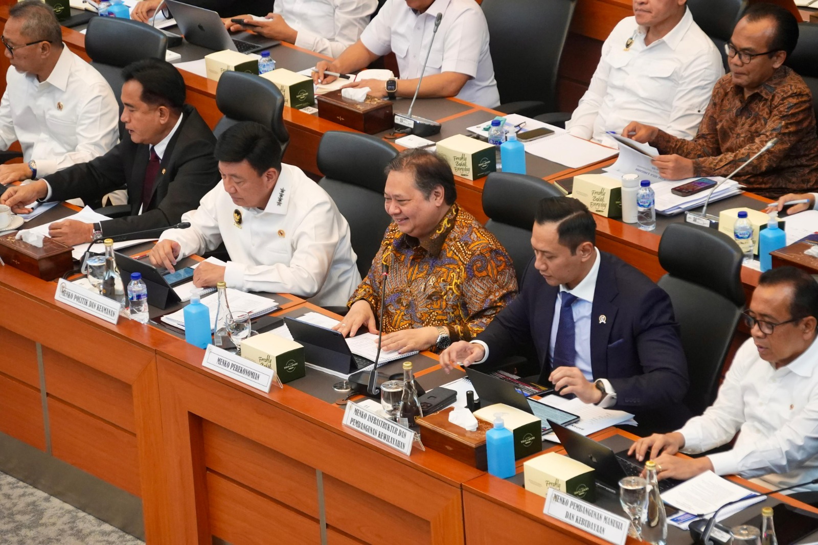 Para menteri koordinator rapat bersama DPR RI. (Foto/ekon.go.id)