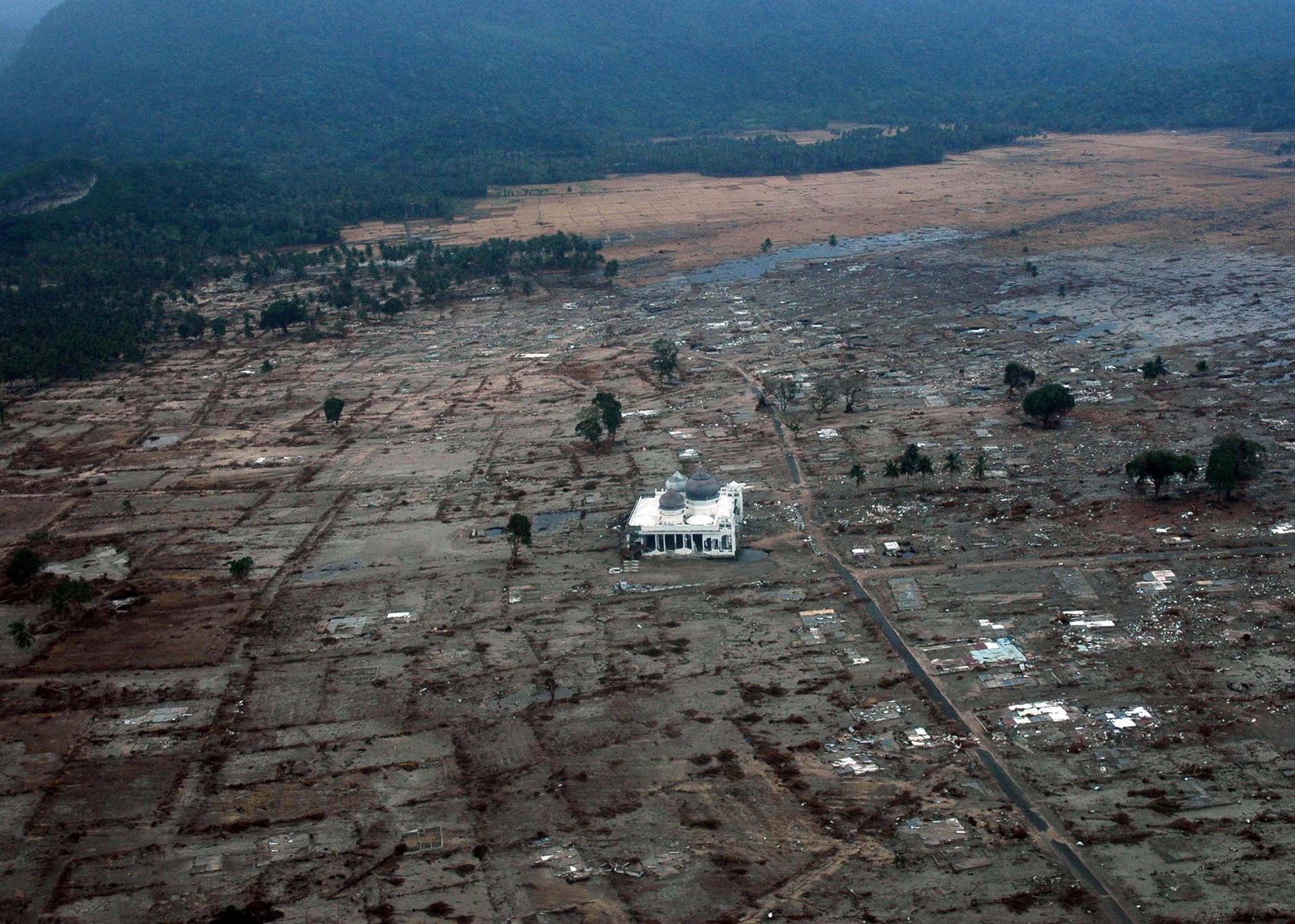 Tsunami Aceh pada 2004 lalu. (Foto/Wikipedia).