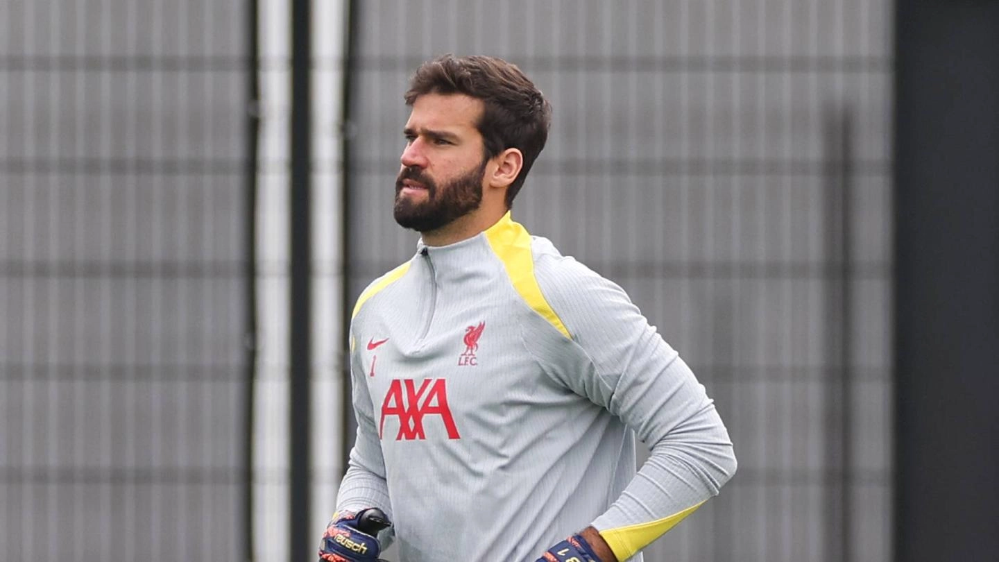 Kiper Liverpool Alisson Becker setelah pulih dari cedera. (Foto/liverpoolfc.com)