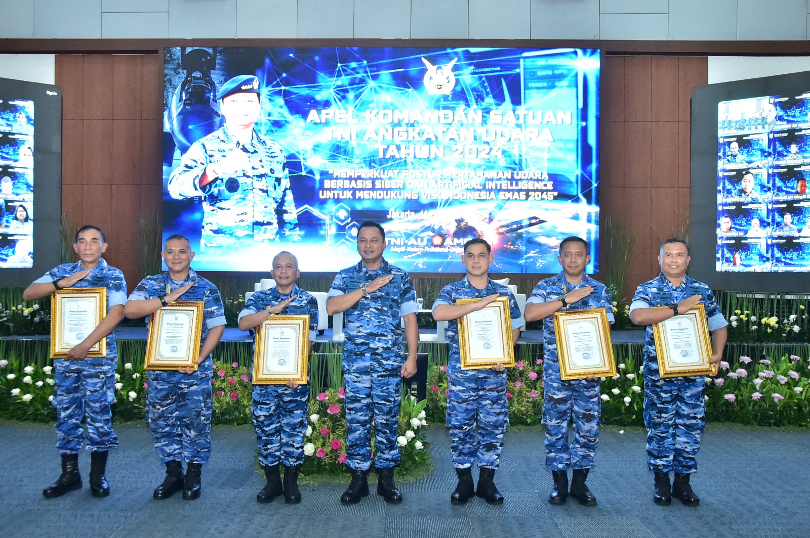 Lanud Sultan Hasanuddin Terima Penghargaan Zona Integritas. (Foto/Puspen TNI).