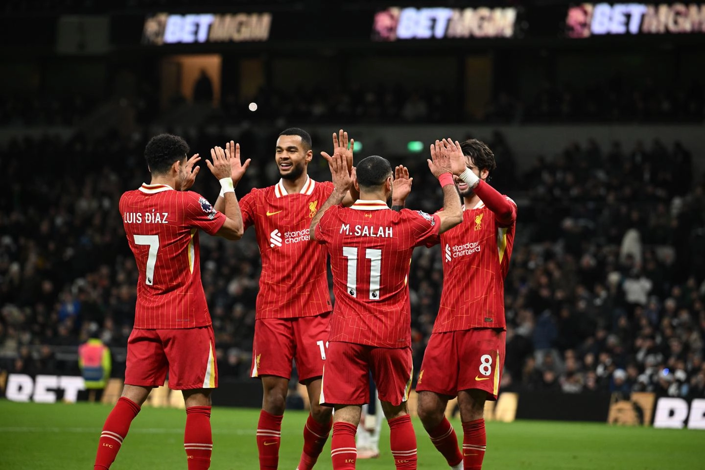 Para pemain Liverpool merayakan gol kemenangan saat kontra Tottenham Hotspur. (Foto/liverpoolfc.com)