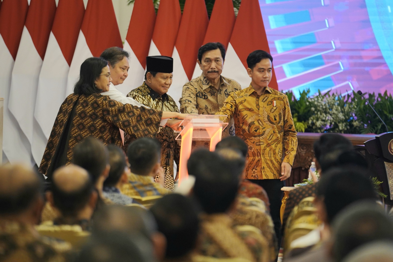 - Presiden RI Prabowo Subianto meluncurkan secara resmi e-Katalog versi 6.0. (Foto/Tim Prabowo).