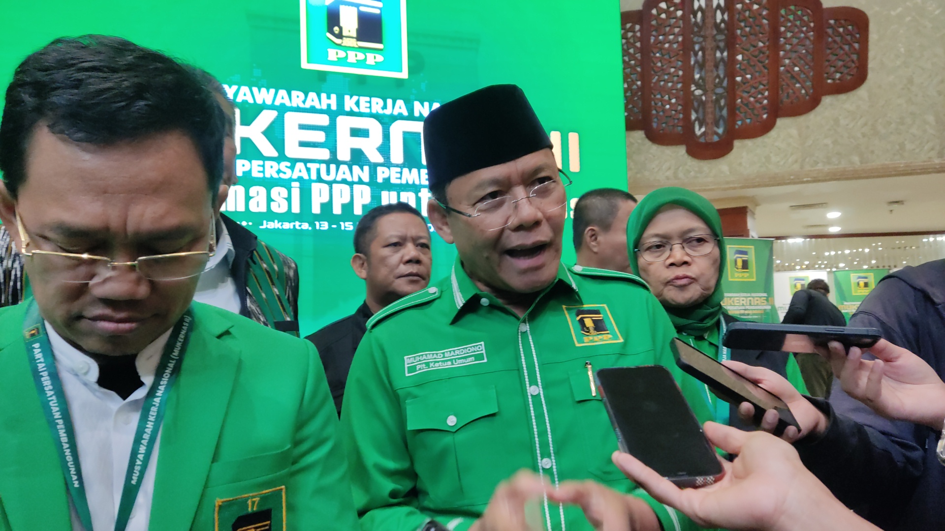 Plt Ketua Umum PPP Muhamad Mardiono (dua dari kiri) saat diwawancarai. (BeritaNasional/Ahda)