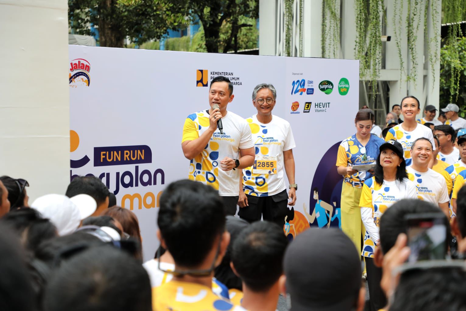 Menteri Koordinator Bidang Infrastruktur dan Pembangunan Kewilayahan Agus Harimurti Yudhoyono saat memberikan keterangan setelah kegiatan fun run di Jakarta. (Foto/Humas Keme