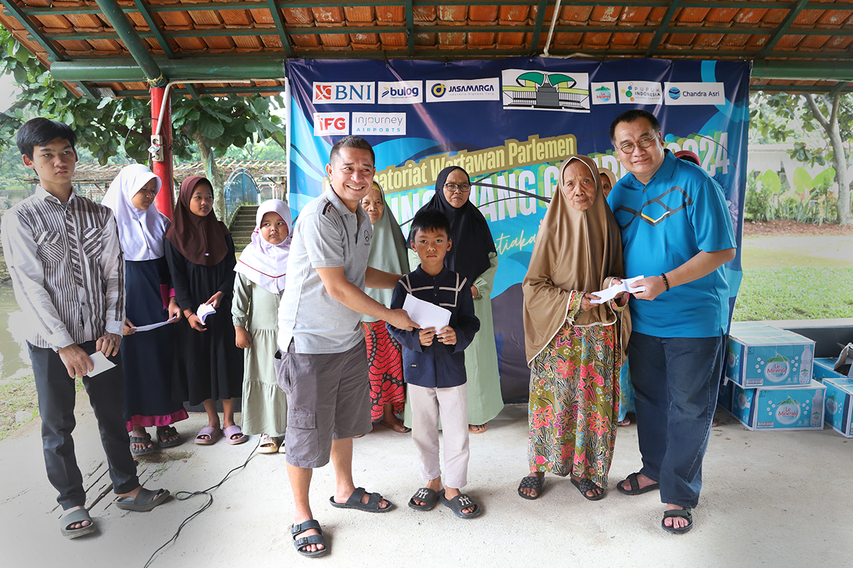 Jurnalis Mancing Parlemen (JUMPA) KWP meriahkan HKSN menggelar mancing dan tali kasih kepada yatim dam lansia. (BeritaNasional/Elvis Sendouw)