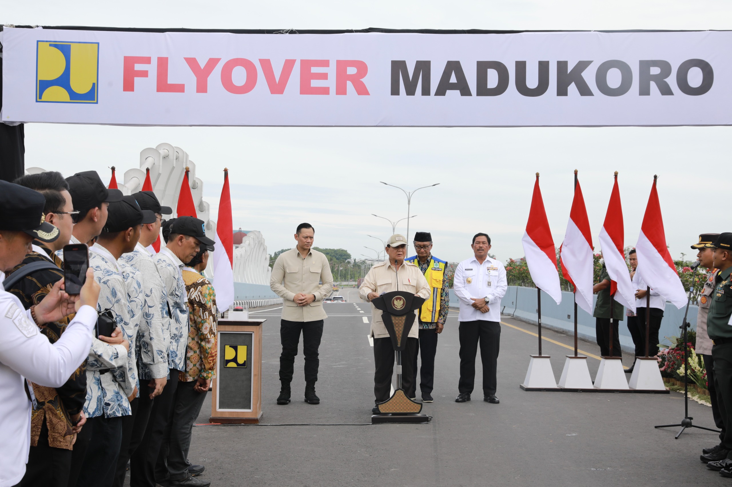 Presiden Prabowo meresmikan flyover Madukoro.(Foto/Tim Prabowo).