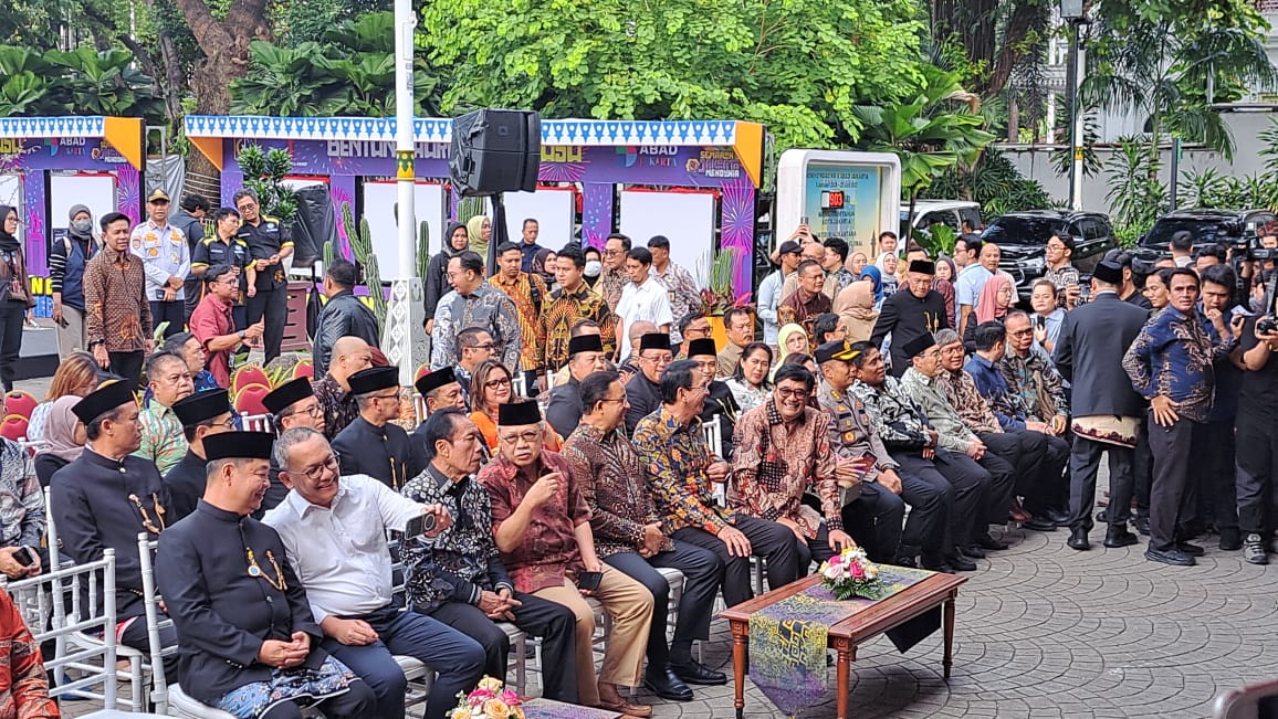 Momen Ahok dan Anies Duduk Bersebelahan di Acara Tahun Baru Pemprov Jakarta. (BeritaNasional/Lydia).