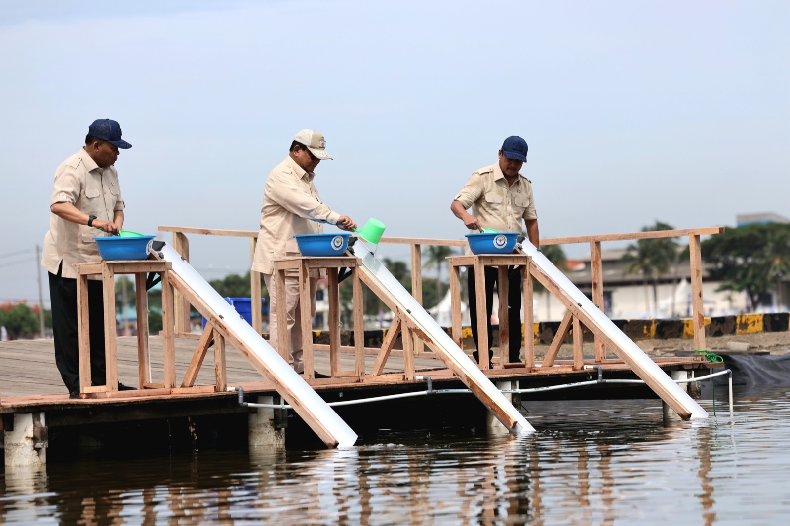 Prabowo Kunjungi Tambak Ikan Nila Salin di Karawang. (Foto/Tim Prabowo).