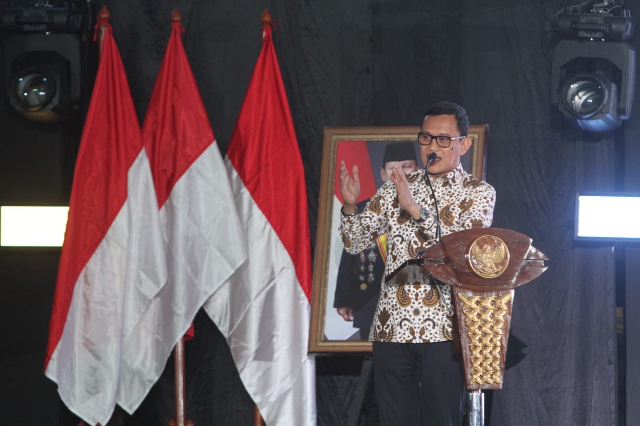 Menteri Pelindungan Pekerja Migran Indonesia (P2MI) Abdul Kadir Karding memberikan sambutan dalam acara Hari Pekerja Migran Internasional (Migrants Day). (BeritaNasional/Elvis Sendouw)