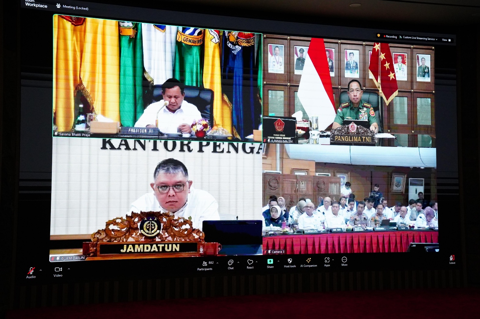 Panglima TNI Ikuti Rapat Virtual Bersama Presiden Prabowo, Bahas Pengendalian Inflasi dan Kebijakan Upah Minimum Tahun 2025. (Foto/Puspen TNI).