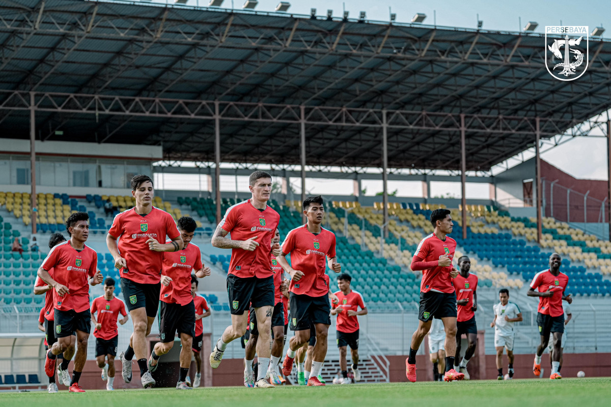 Pemain Persebaya Surabaya saat melakukan sesi latihan. (Foto/Persebaya.id).