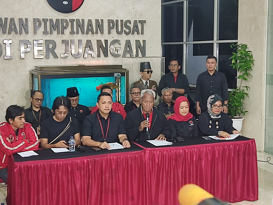 Konferensi pers PDIP menanggapi penetapan tersangka Sekjen PDIP Hasto Kristiyanto. (BeritaNasional/Ahda)