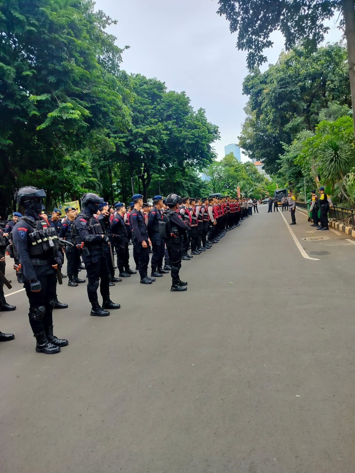 Sebanyak 800 personel Satgasopswil DKI Jakarta, Jawa Barat, dan Banten. (BeritaNasional/Bachtiarudin Alam)