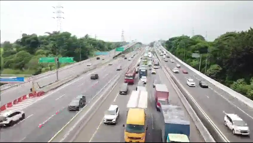 Suasana lalu lintas tol Cikampek. (Foto/Humas Polri)