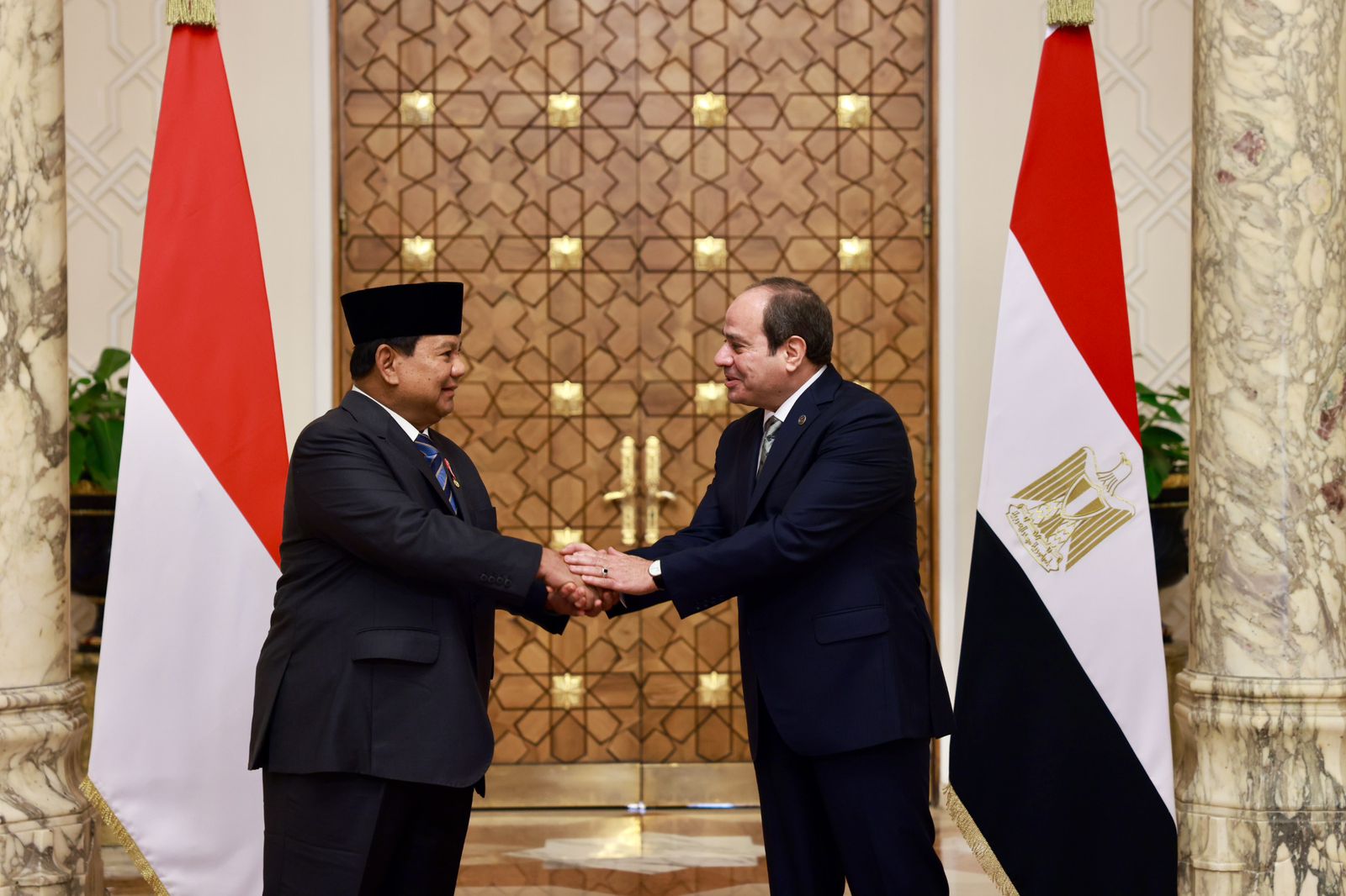 Presiden RI Prabowo Subianto saat pertemuan bilateral dengan Presiden Republik Arab Mesir Abdel Fattah El-Sisi. (Foto/Tim Prabowo).