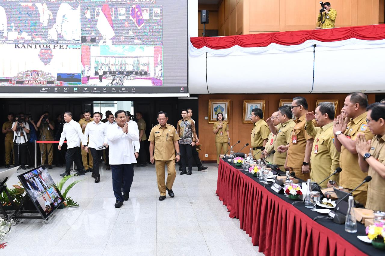 Presiden Prabowo dalam Rapat Koordinasi Pengendalian Inflasi Tahun 2024 di Sasana Bhakti Praja, Kementerian Dalam Negeri. (Foto/BPMI).