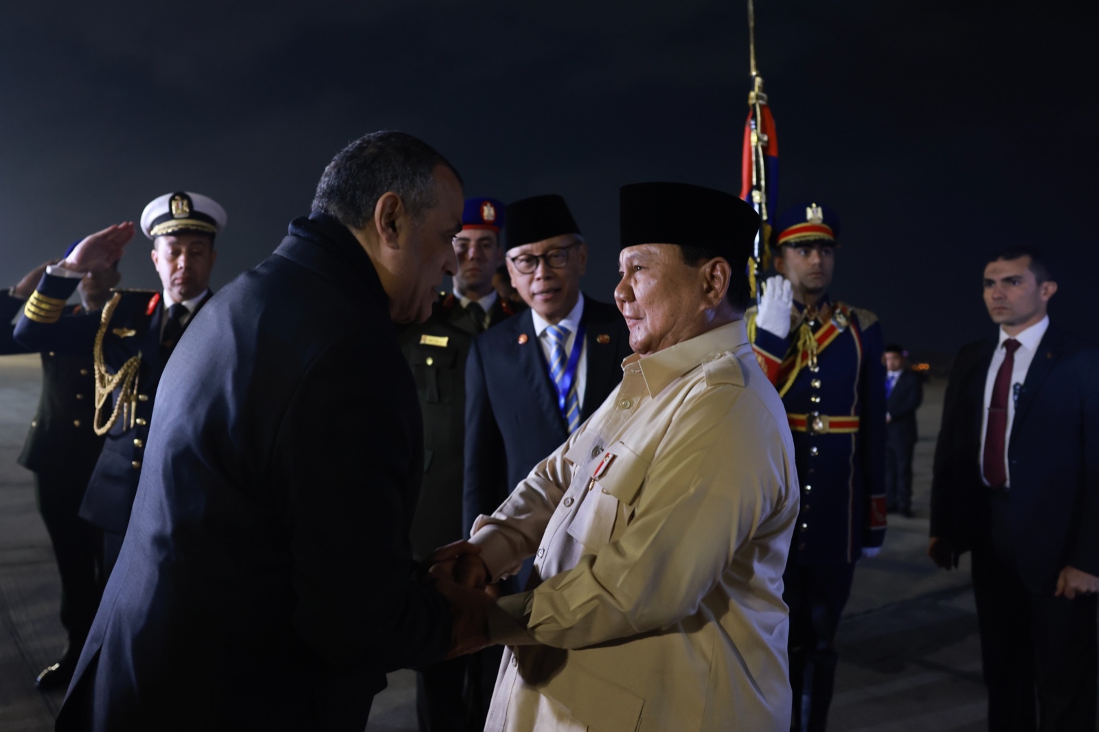 Prabowo Tiba di Kairo, Disambut Sejumlah Pejabat Tinggi Mesir dan Jajar Kehormatan. (Foto/Tim Prabowo).