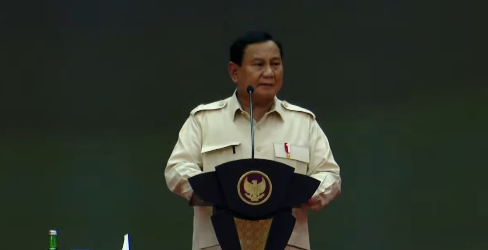 Presiden Prabowo saat menghadiri kegiatan Polri dalam acara Apel Kasatwil yang digelar di Akademi Kepolisian, Semarang. (Foto/YouTube Akademi Kepolisian).