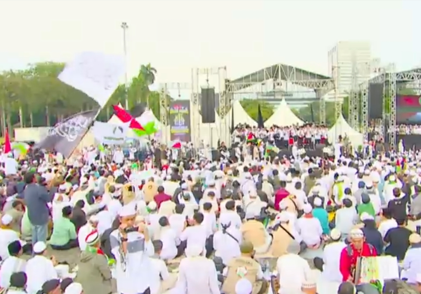 Massa aksi Reuni Akbar 212 di Monas. (Foto/Istimewa).