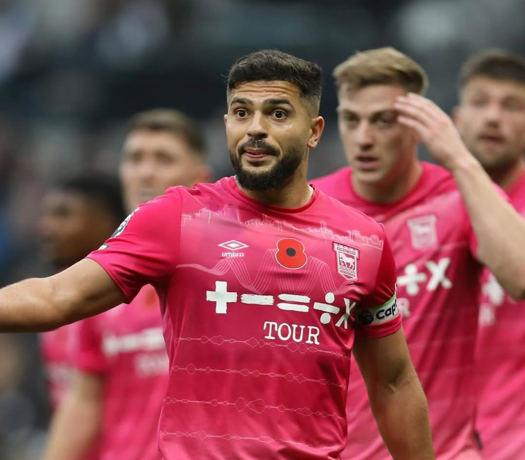 Kapten Ipswich Town menolak mengenakan ban kapten pelangi. (Foto/Instagram/Sam Morsy)