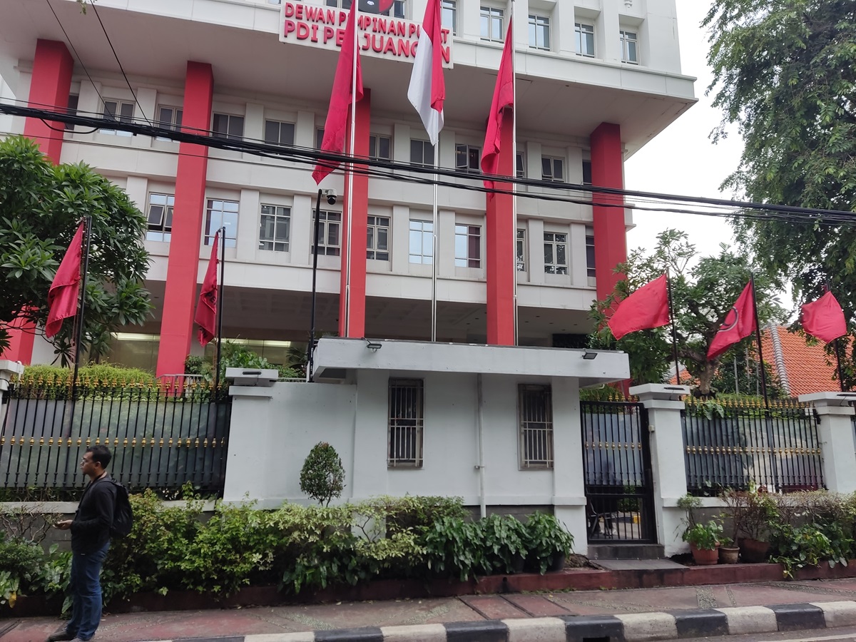 Situasi di kantor DPP PDIP usai Hasto Kristiyanto jadi tersangka KPK. (BeritaNasional/Ahda).