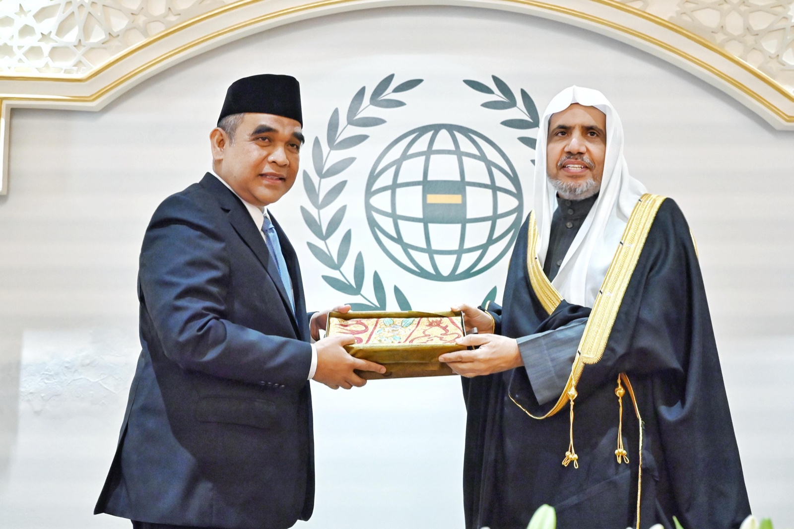 Ketua MPR RI Ahmad Muzani saat bertemu dengan Sekjen Liga Muslim Dunia Mohammad Bin Abdulkarim Al-Issa di Makkah. (Foto/Istimewa).