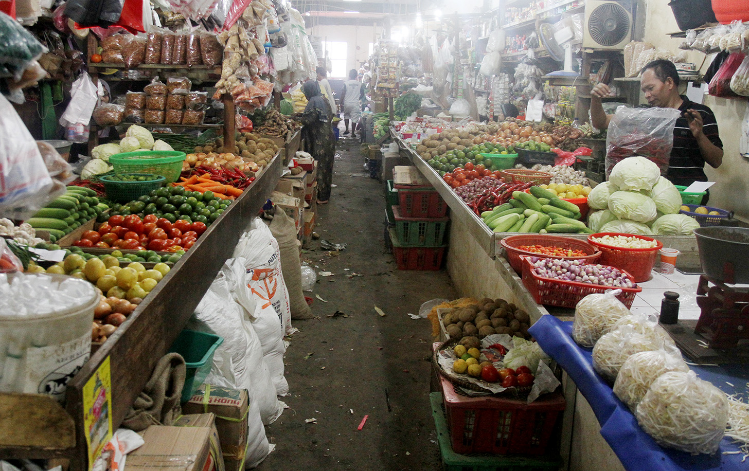 Salah satu pasar yang menjual kebutuhan pangan. (BeritaNasional/Elvis Sendouw)