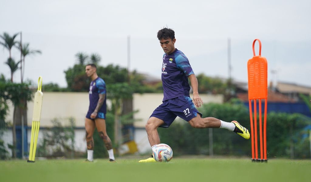 Bek Zalnando kembali memperkuat Persib Bandung. (Foto/persib.co.id)