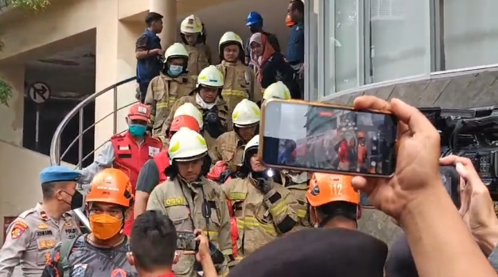 Suasana pasca kebakaran di Gedung Glodok Plaza. (BeritaNasional/Bachtiarudin Alam)