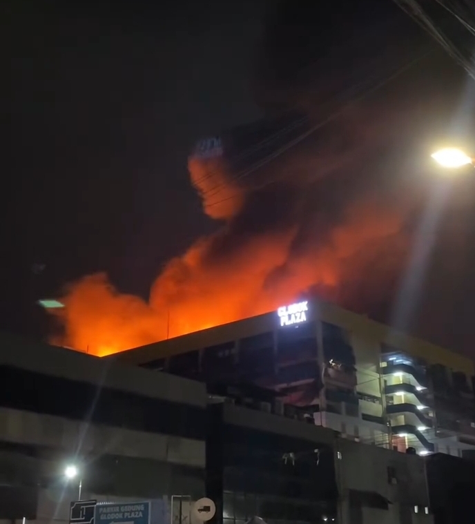 Kebakaran di Glodok Plaza. (Foto/istimewa).