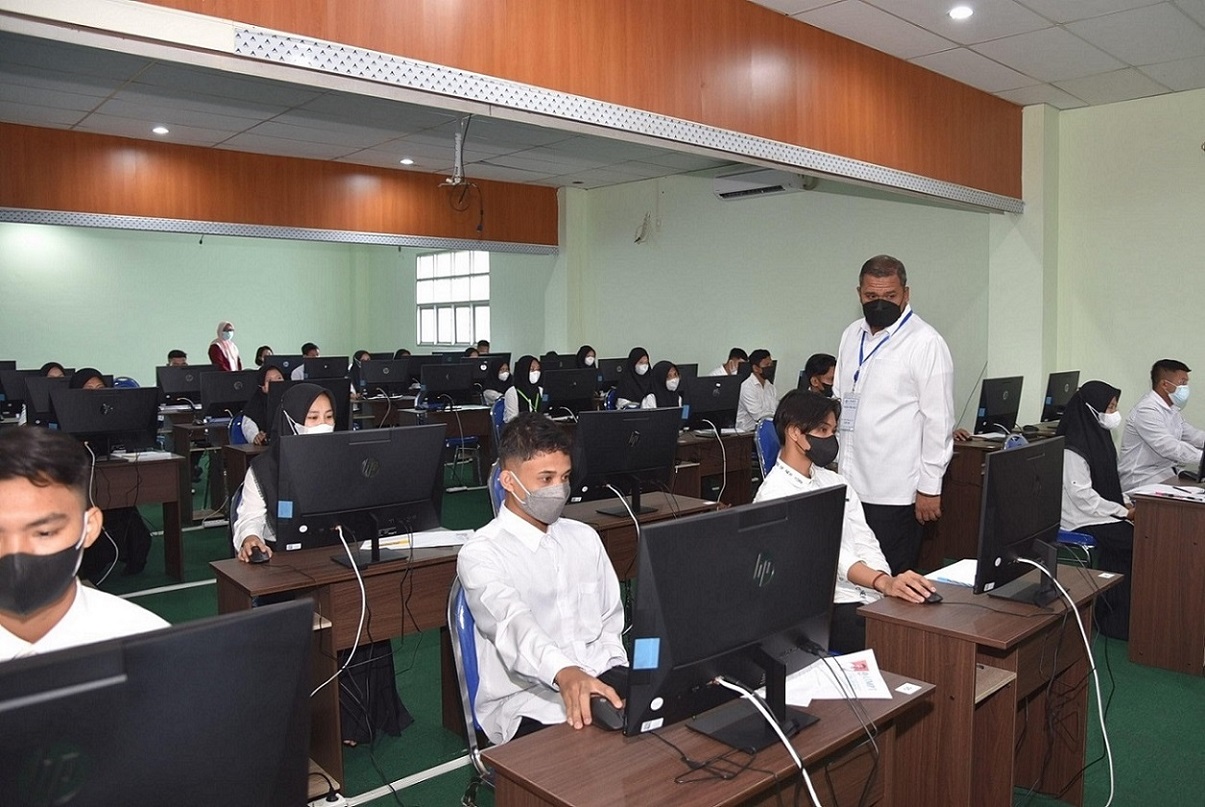 Ujian Tulis Berbasis Komputer Seleksi Nasional. (Foto/Universitas Gorontalo).