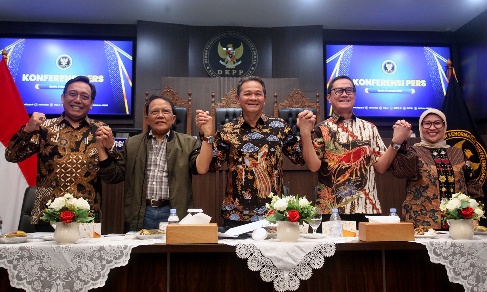 DKPP memberika keterangan pers terkait pelanggaran pemilu. (BeritaNasional/Elvis Sendouw)