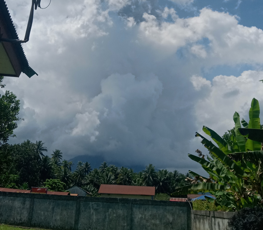 Erupsi Gunung Ibu. (Foto/Magma)