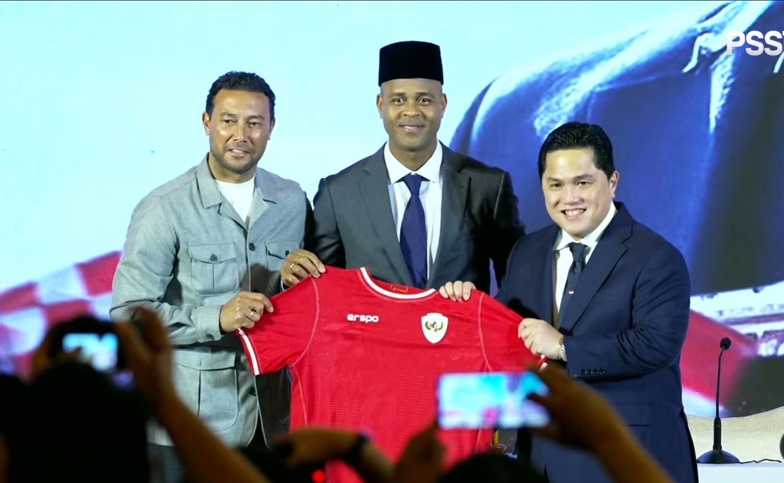 Patrick Kluivert Resmi Diperkenalkan ke Publik sebagai Pelatih Timnas Indonesia. (Foto/YouTube PSSI)