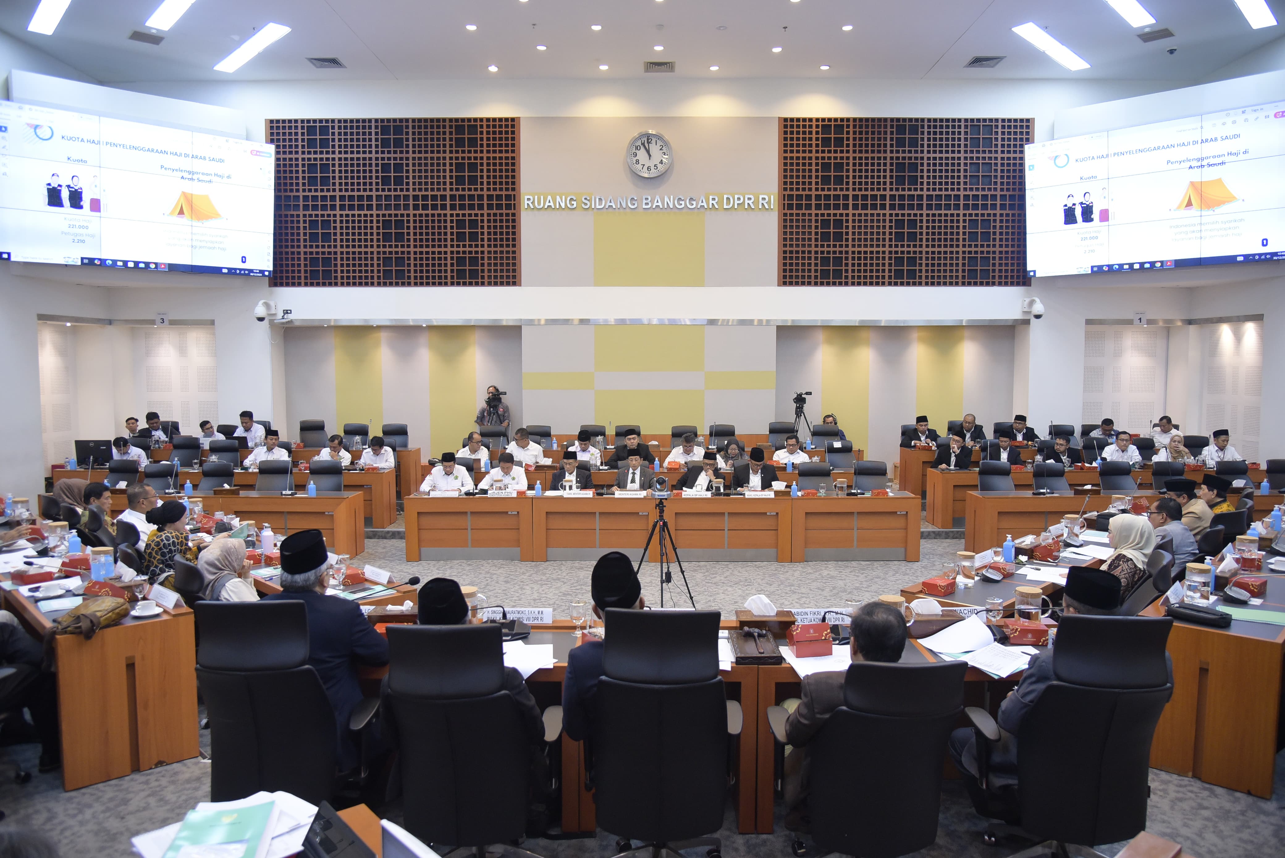 Suasana rapat Komisi VIII DPR dengan Kemenag. (BeritaNasional/Elvis)