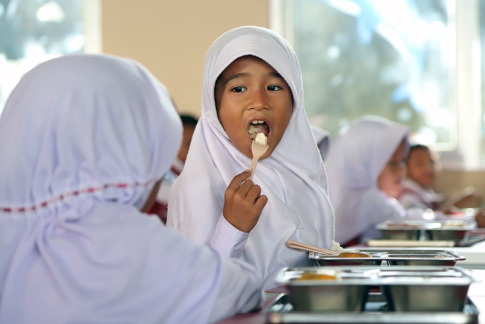 Program Makan Bergizi Gratis (MBG) di SDN Lengkong Gudang, Serpong, Tangerang Selatan, Banten, (13/1/2025). (BeritaNasional/Elvis Sendouw)