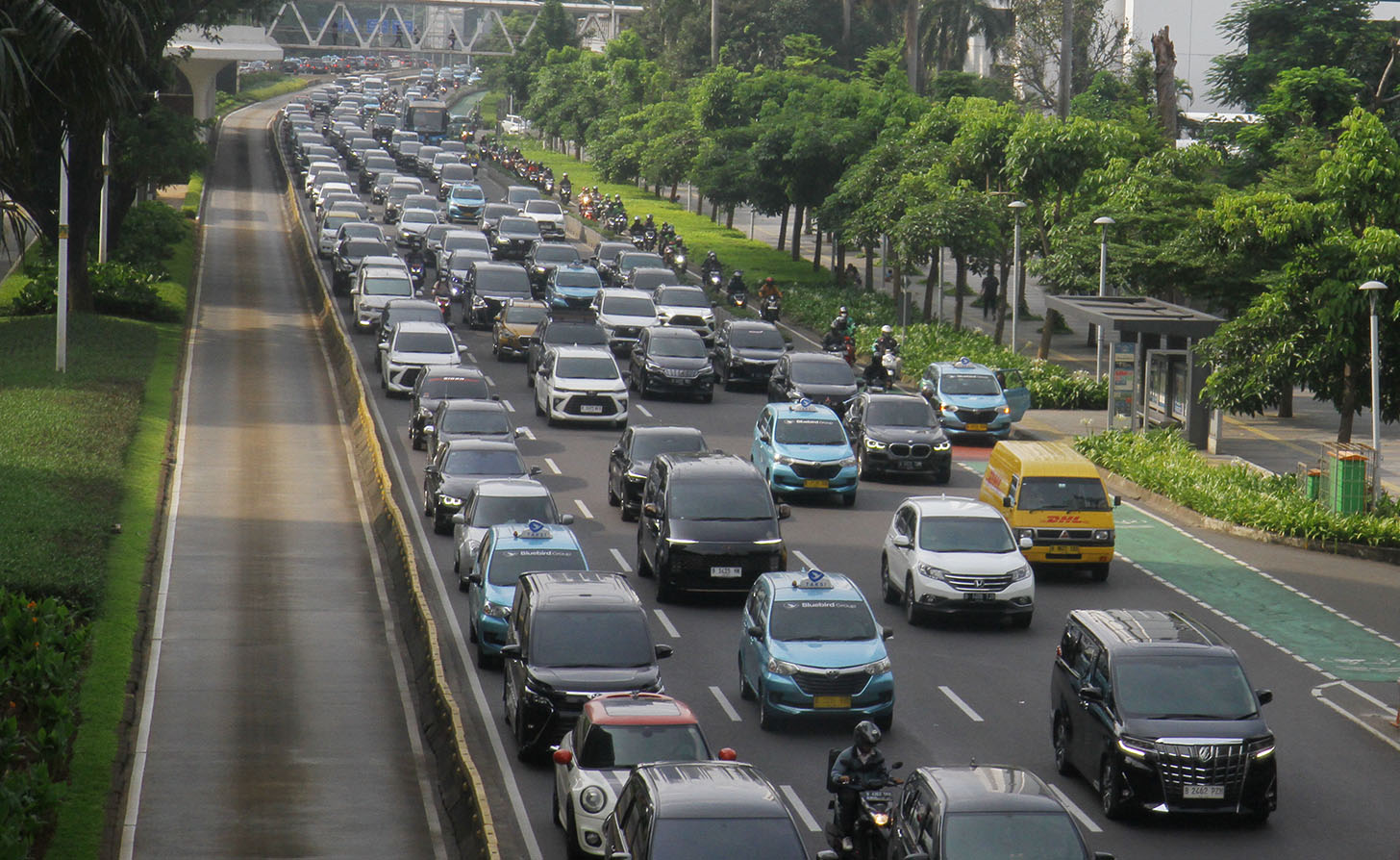 Suasana di jalan Jenderal Sudirman Jakarta, Kamis (01/52024). (BeritaNasional.Com/Oke Atmaja)