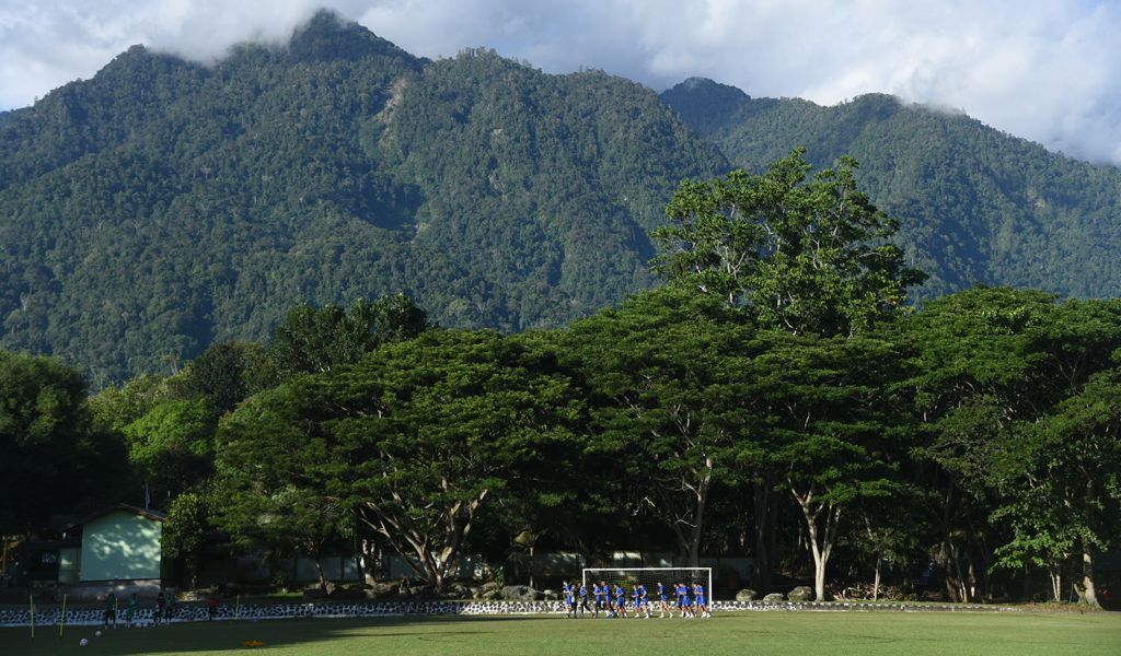 Suasana latihan para pemain Persib di Papua. (Foto/persib.co.id)