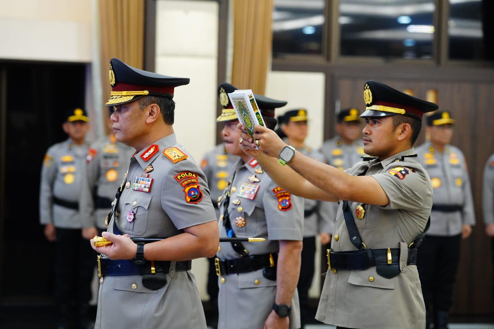 Kapolri Pimpin Sertijab Kapolda Sumbar Irjen Pol Gatot Tri Suryanta. (Foto/Div Humas Polri).