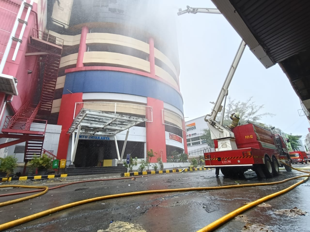 Kondisi Terkini Kebakaran Glodok Plaza. (BeritaNasional/Oke Atmaja).