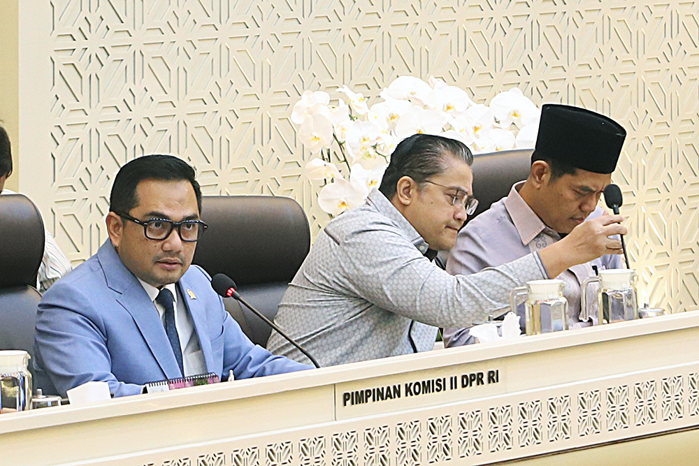 Ketua Komisi II DPR RI Rifqinizamy Karsayuda (kiri). (BeritaNasional/Elvis Sendouw)