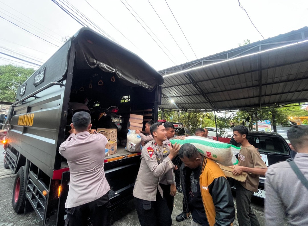 Polda Jateng turunkan personil dan bahan pangan korban longsor Pekalonvan (BeritaNasional/Humas Polri)