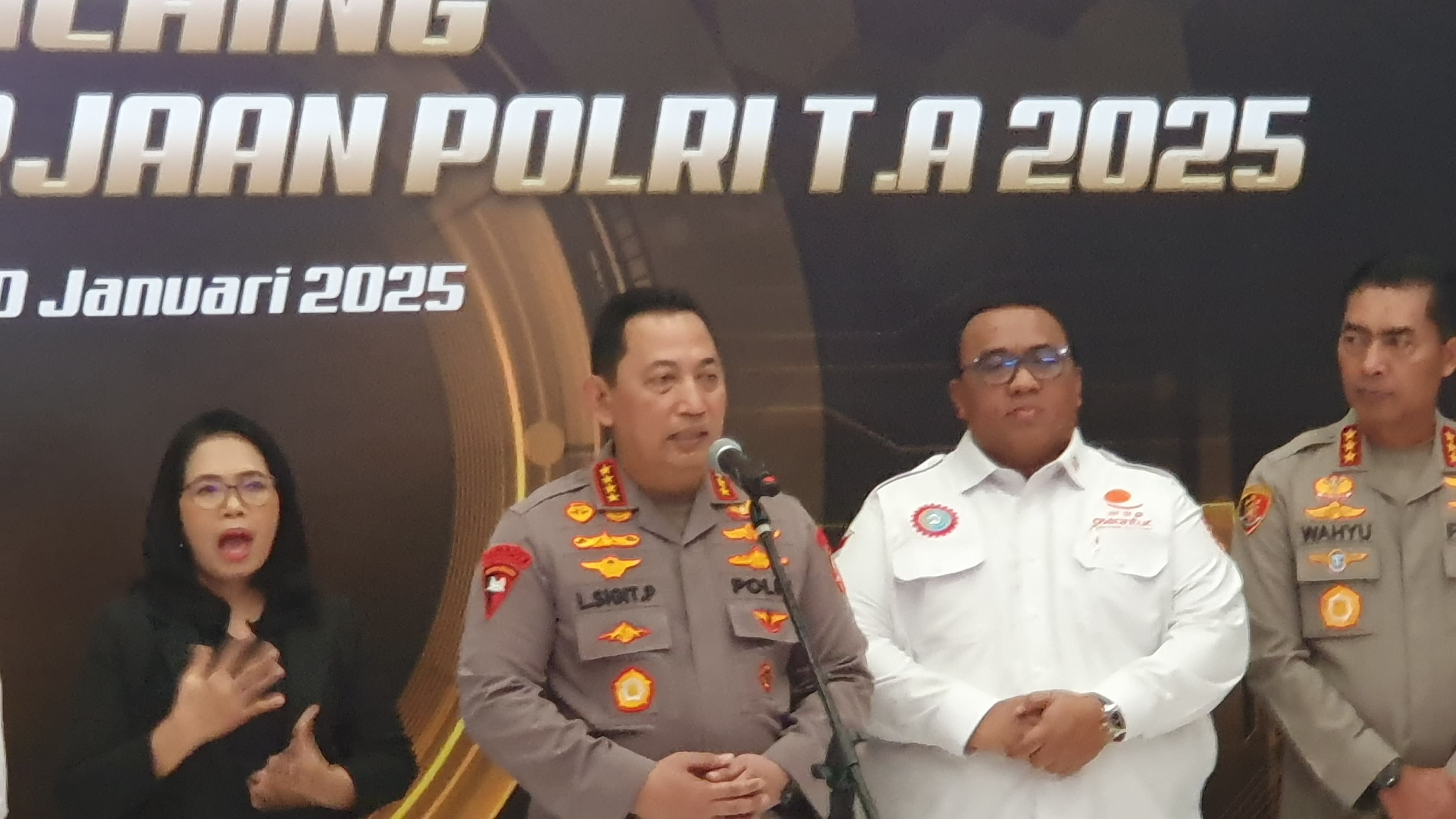 Kapolri Jenderal Polisi Listyo Sigit Prabowo saat memberikan keterangan. (BeritaNasional/Bachtiarudin Alam)