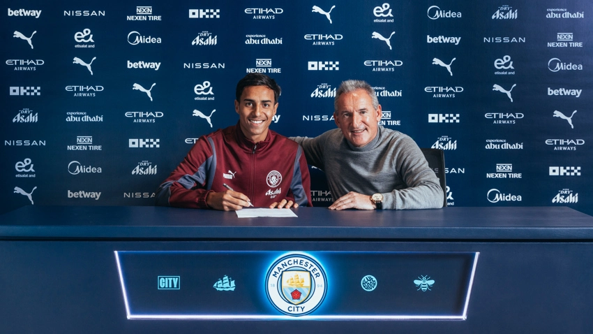 Bek anyar Manchester City, Vitor Reis. (Foto/mancity.com)