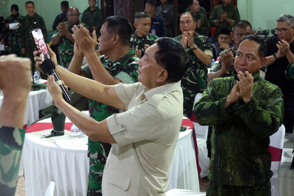 Momen Panglima TNI dan Menhan RI Rayakan Malam Pergantian Tahun Bersama Ribuan Prajurit di Papua. (Foto/Puspen TNI).