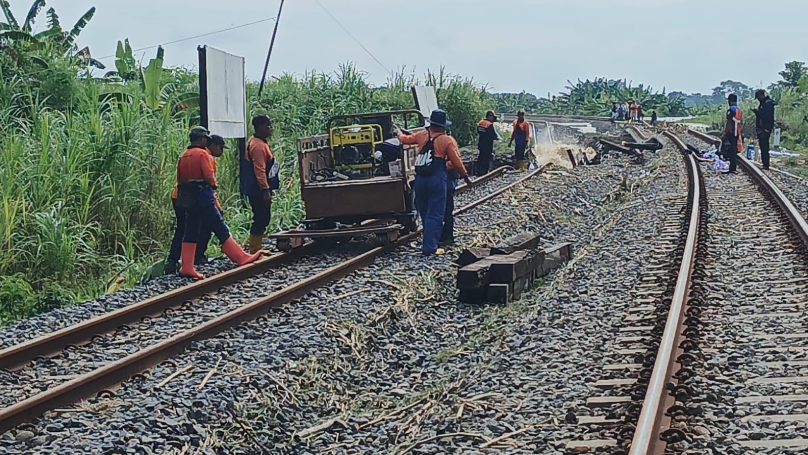 Normalisasi Jalur di Grobogan, KAI Masih Terapkan Pola Operasi 28 Kereta Api Memutar. (Foto/Febry).