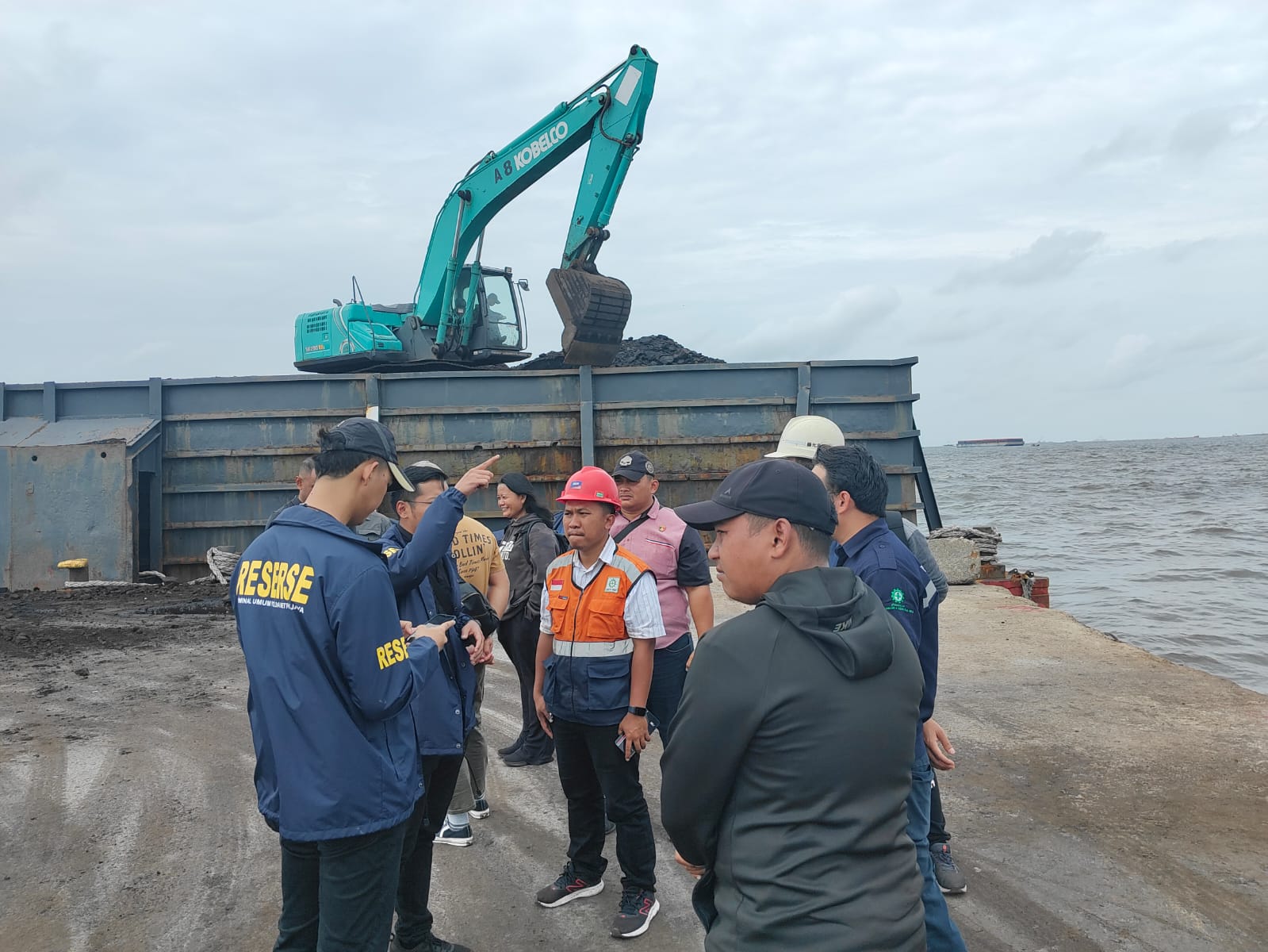 Polisi melakukan proses olah TKP atas kematian Hendrawan Ostevan. (BeritaNasional/Bachtiarudin)